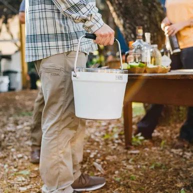RAMBLER BEVERAGE BUCKET WITH LID